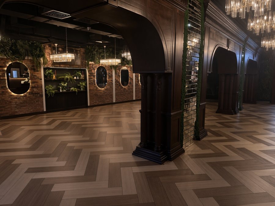 Колонны и подвесные светильники второго зала